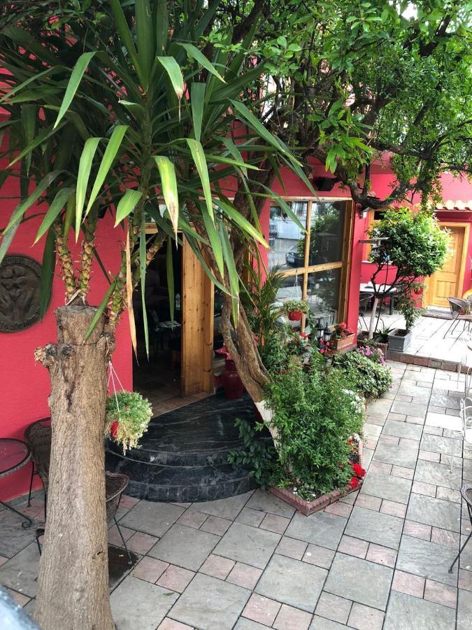 Red Goat Hostal Tirana